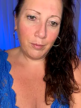 Snapshot of xsexycurvymilf chatting on 10/27/25, 03:02 xsexycurvymilf online show from 10/27/25, 03:02