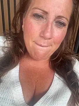 xsexycurvymilf online show from 06/17/26, 02:05