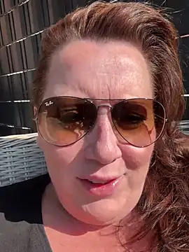 Snapshot of xsexycurvymilf chatting on 03/10/25, 12:06 xsexycurvymilf online show from 03/10/25, 12:06