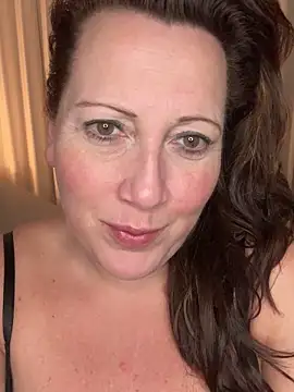 Snapshot of xsexycurvymilf chatting on 02/21/25, 02:48 xsexycurvymilf online show from 02/21/25, 02:48