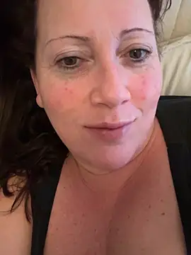 Snapshot of xsexycurvymilf chatting on 03/05/25, 06:44 xsexycurvymilf online show from 03/05/25, 06:44