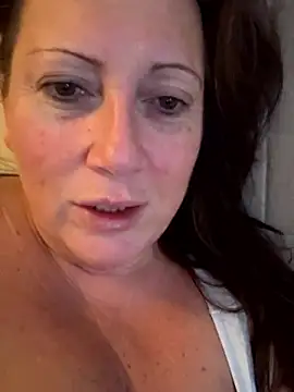 Snapshot of xsexycurvymilf chatting on 11/25/25, 07:52 xsexycurvymilf online show from 11/25/25, 07:52