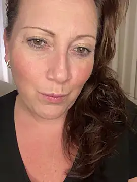 Snapshot of xsexycurvymilf chatting on 01/28/25, 02:42 xsexycurvymilf online show from 01/28/25, 02:42