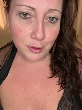 Snapshot of xsexycurvymilf chatting on 02/20/25, 03:08 xsexycurvymilf online show from 02/20/25, 03:08