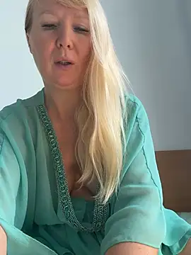 EmmaInLove23 online show from 02/12/26, 02:11