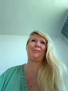 EmmaInLove23 online show from 01/15/26, 02:37