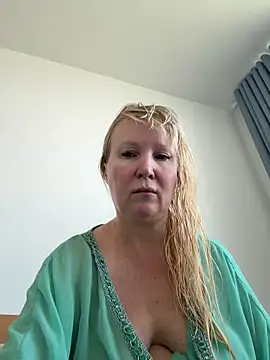 EmmaInLove23 online show from 02/05/26, 02:18