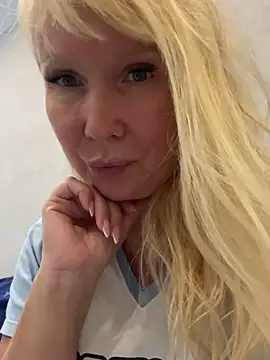 EmmaInLove23 online show from 11/10/25, 07:02