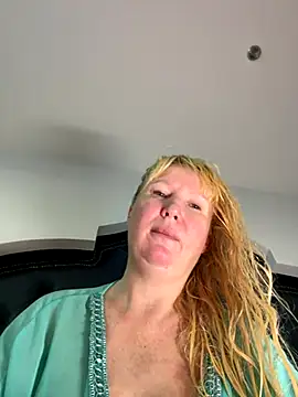 EmmaInLove23 online show from 10/28/25, 01:06