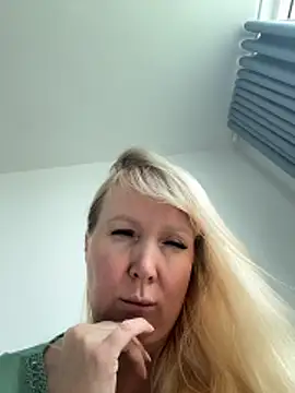 EmmaInLove23 online show from 02/14/26, 06:02