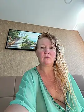EmmaInLove23 online show from 07/21/26, 12:24