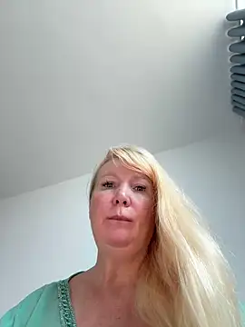 EmmaInLove23 online show from 11/27/25, 02:12