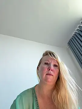 EmmaInLove23 online show from 03/02/26, 02:12