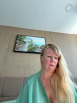 EmmaInLove23 online show from 06/07/26, 01:55