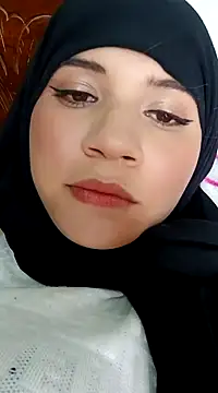 Snapshot of hanaa_18 chatting on 02/06/25, 12:54 hanaa 18 online show from 02/06/25, 12:54