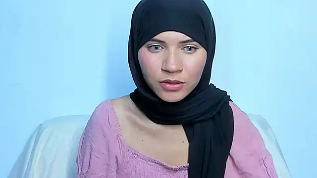 Snapshot of hanaa_18 chatting on 01/28/25, 03:15 hanaa 18 online show from 01/28/25, 03:15