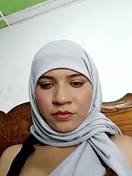 Snapshot of hanaa_18 chatting on 02/07/25, 01:15 hanaa 18 online show from 02/07/25, 01:15