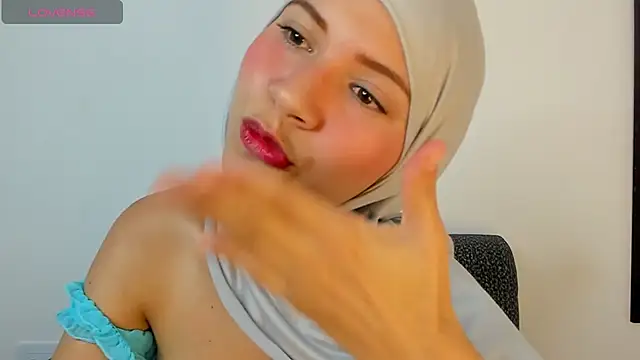 Snapshot of hanaa_18 chatting on 02/20/26, 08:16 hanaa 18 online show from 02/20/26, 08:16