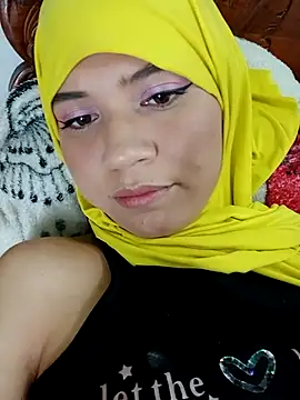 Snapshot of hanaa_18 chatting on 02/16/25, 01:05 hanaa 18 online show from 02/16/25, 01:05