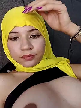 Snapshot of hanaa_18 chatting on 03/13/25, 11:05 hanaa 18 online show from 03/13/25, 11:05