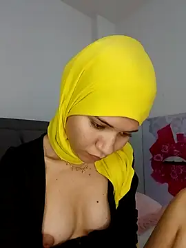 Snapshot of hanaa_18 chatting on 03/18/25, 03:22 hanaa 18 online show from 03/18/25, 03:22