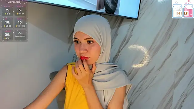 Snapshot of hanaa_18 chatting on 02/08/26, 12:36 hanaa 18 online show from 02/08/26, 12:36