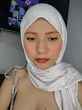 Snapshot of hanaa_18 chatting on 01/07/26, 11:10 hanaa 18 online show from 01/07/26, 11:10