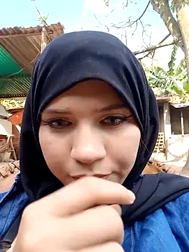 Snapshot of hanaa_18 chatting on 02/13/25, 08:13 hanaa 18 online show from 02/13/25, 08:13