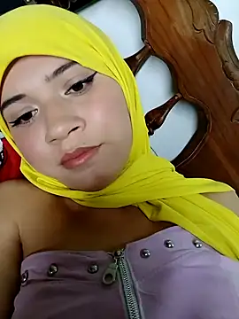 Snapshot of hanaa_18 chatting on 02/11/25, 02:35 hanaa 18 online show from 02/11/25, 02:35
