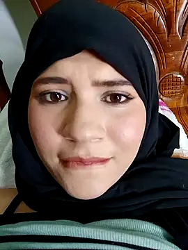 Snapshot of hanaa_18 chatting on 02/04/25, 10:45 hanaa 18 online show from 02/04/25, 10:45