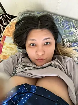 Snapshot of Olivialili chatting on 03/02/25, 05:12 Olivialili online show from 03/02/25, 05:12