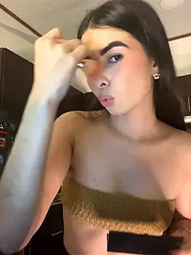 Coralinee 01 online show from 11/25/25, 12:33