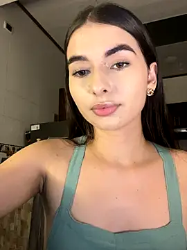 Coralinee 01 online show from 12/01/25, 12:33