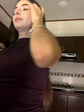 Coralinee 01 online show from 11/26/25, 12:43