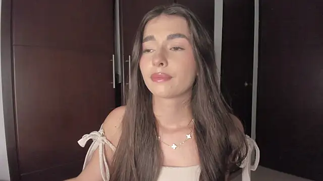 Coralinee 01 online show from 02/01/25, 11:37