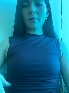 Coralinee 01 online show from 11/21/25, 03:11