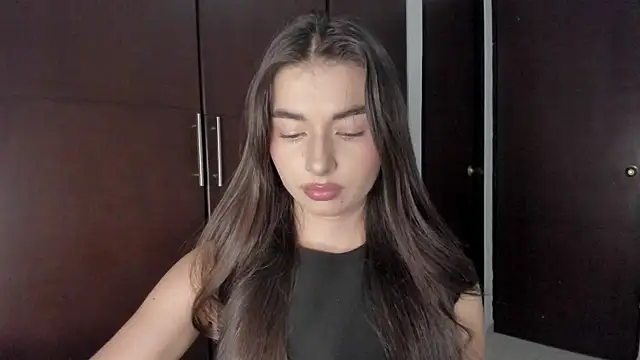 Coralinee 01 online show from 02/04/25, 12:40