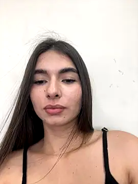 Coralinee 01 online show from 10/30/25, 03:42