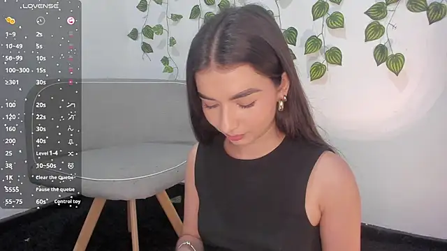 Coralinee 01 online show from 12/07/24, 08:22