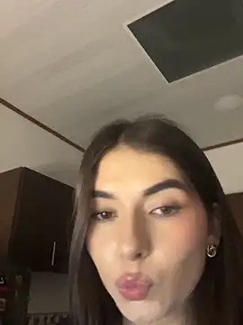 Coralinee 01 online show from 12/19/25, 12:36