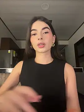 Coralinee 01 online show from 12/02/25, 12:22