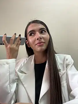 Coralinee 01 online show from 11/13/25, 05:17