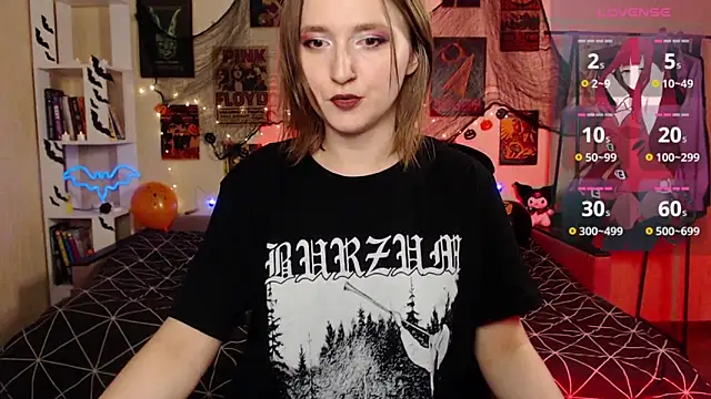 Snapshot of Viper_kiss chatting on 10/28/25, 07:02 Viper kiss online show from 10/28/25, 07:02