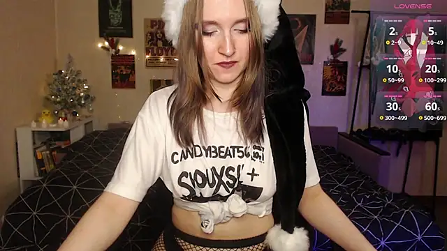 Snapshot of Viper_kiss chatting on 12/25/24, 02:14 Viper kiss online show from 12/25/24, 02:14