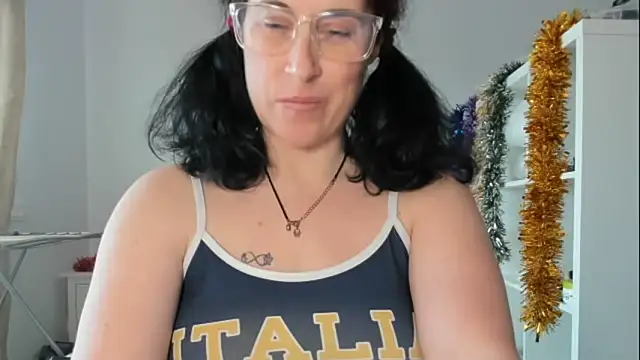 emmita69  online show from 12/22/25, 11:21