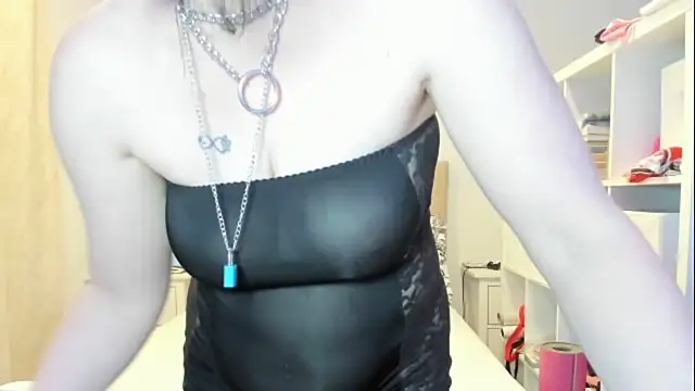 Snapshot of emmita69_ chatting on 05/13/26, 02:29 emmita69 online show from 05/13/26, 02:29