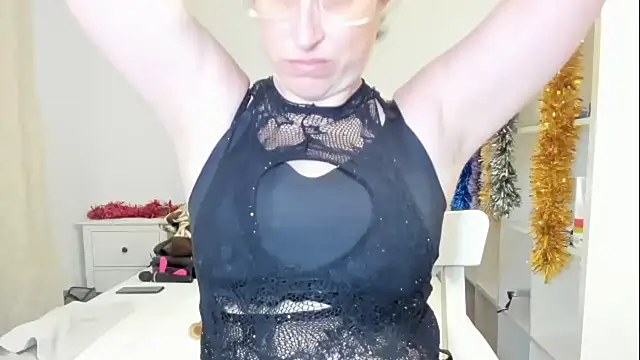 emmita69  online show from 12/21/25, 11:16