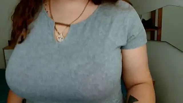 Snapshot of leila_beayte_ chatting on 10/07/25, 04:30 leila beayte online show from 10/07/25, 04:30
