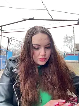 Snapshot of leila_beayte_ chatting on 03/16/25, 09:49 leila beayte online show from 03/16/25, 09:49