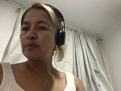 Snapshot of Jlo_69 chatting on 06/20/26, 03:55 Jlo 69 online show from 06/20/26, 03:55